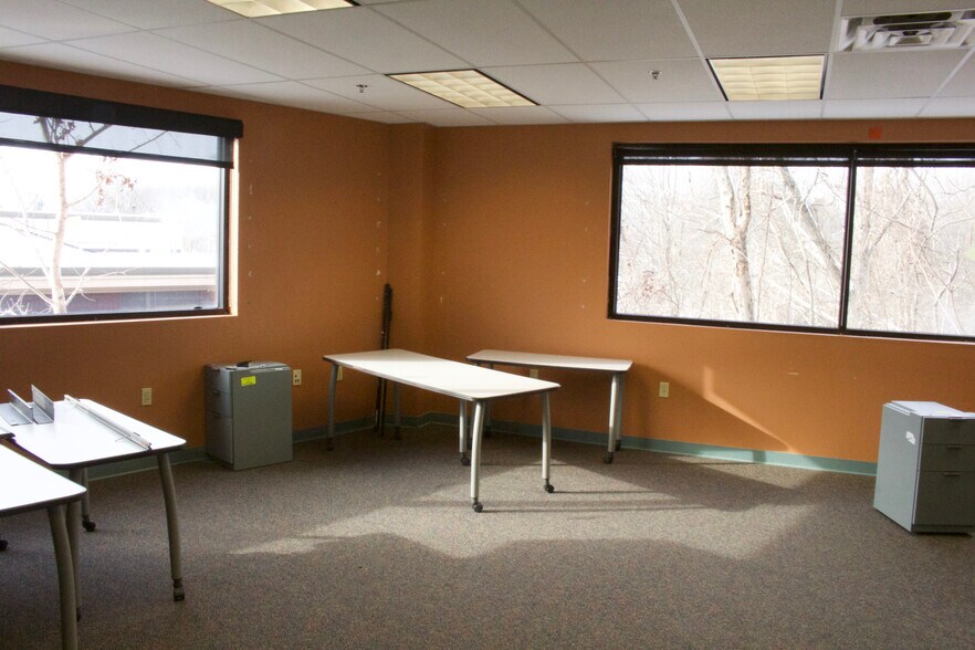More Photos Of 101 University Dr, Amherst Medical For Lease