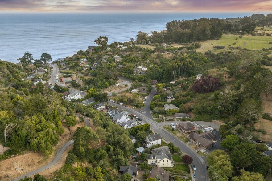 More Photos Of 16-22 Brighton Avenue, Bolinas General Retail For Sale