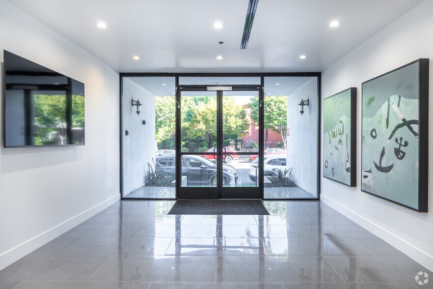 More Photos Of 600 W Broadway, Glendale Office For Lease