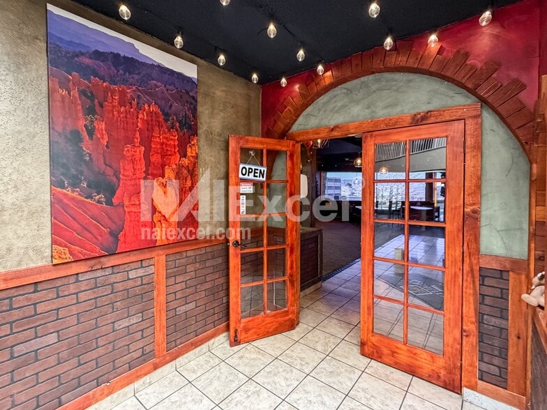 More Photos Of 287 N Lake Powell Blvd, Page Hotel For Sale