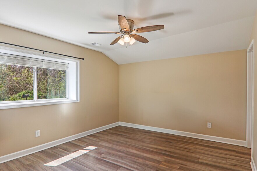 More Photos Of 111 W Crawford St, Landrum Flex For Sale