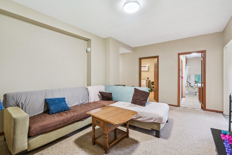 More Photos Of 920 High St, Grinnell Apartments For Sale