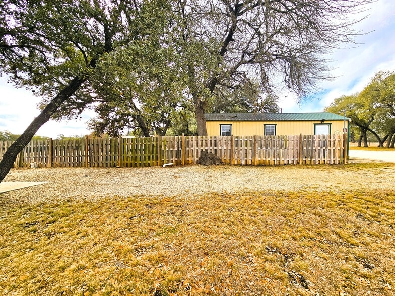 More Photos Of 605 Lakeshore Ln, Bandera Manufactured Housing Mobile Home Park For Sale