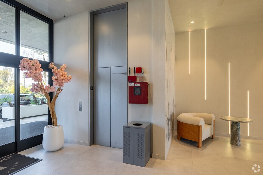 More Photos Of 10801 National Blvd, Los Angeles Office For Lease