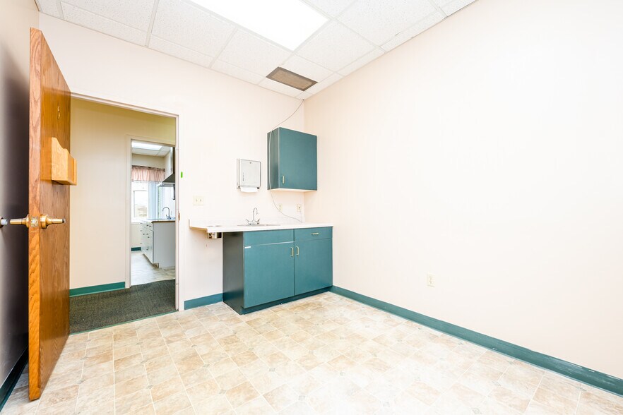 More Photos Of 3901 Stonegate Park, Saint Joseph Healthcare For Sale