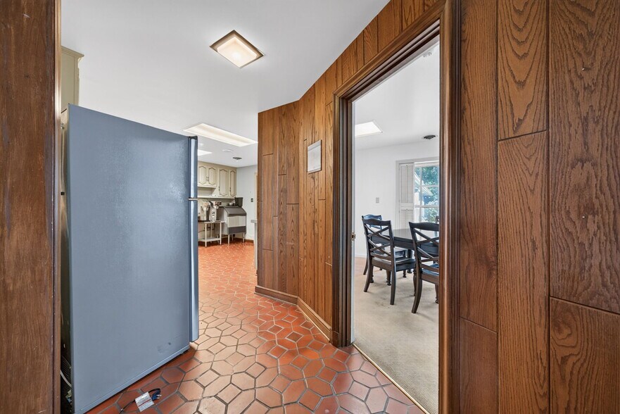 More Photos Of 1461 Highway EE, Winfield Specialty For Sale