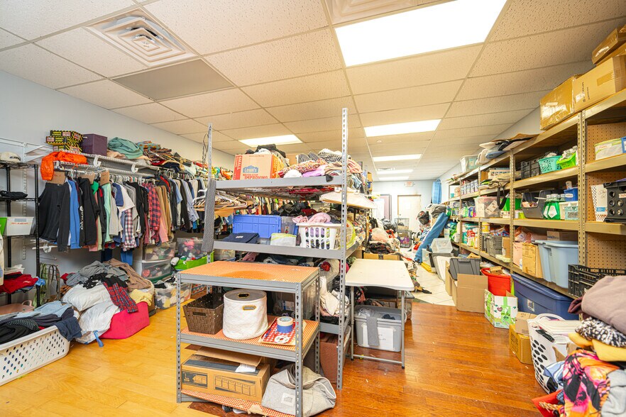 More Photos Of 1015 McCann Rd, Longview Office For Sale