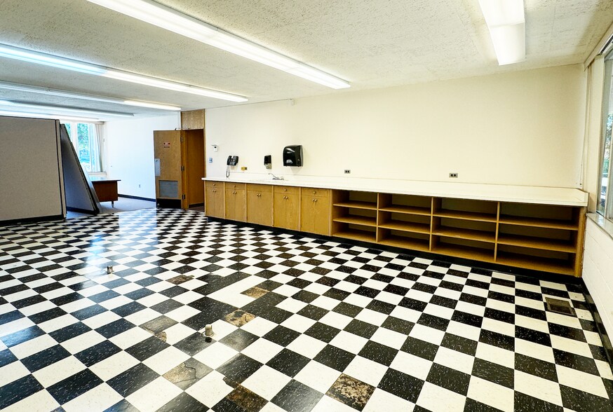 More Photos Of 301 NW 36th St, Oklahoma City Medical For Lease