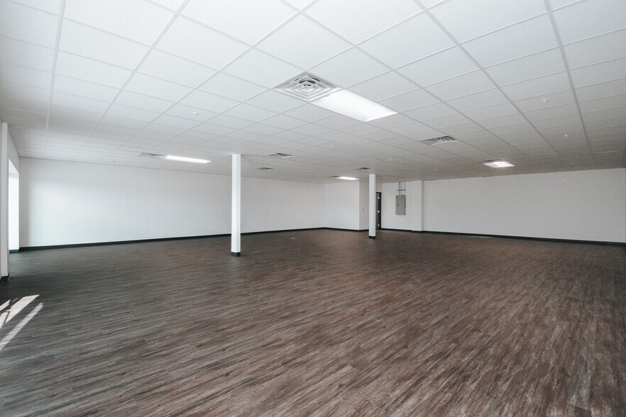 More Photos Of 3706 N Navarro St, Victoria Storefront For Lease