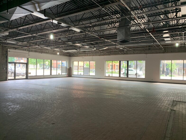 More Photos Of 6834-6868 N Western Ave, Chicago Showroom For Sale
