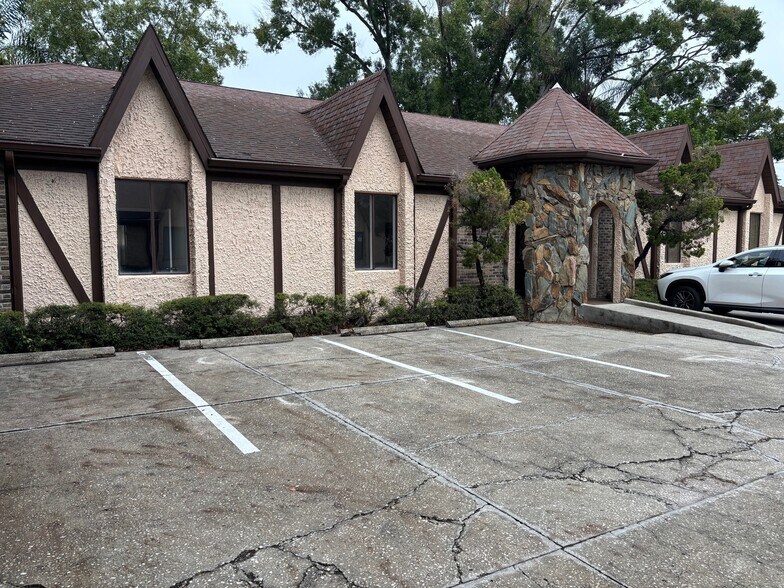 More Photos Of 113 S Macdill Ave, Tampa Office For Sale