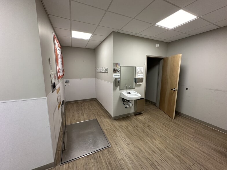 More Photos Of 422 Drive In Ln, Moncks Corner Medical For Lease