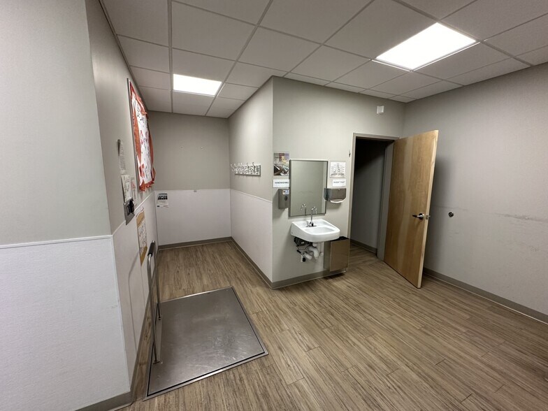 More Photos Of 422 Drive In Ln, Moncks Corner Medical For Lease