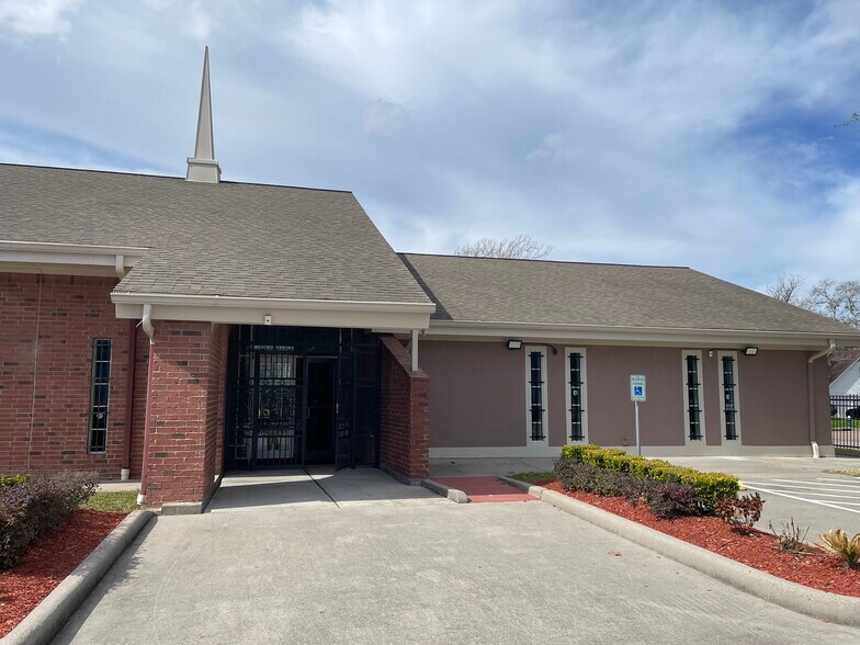 5555 Trafalgar Dr, Houston, TX 77085 Religious Facility For Sale