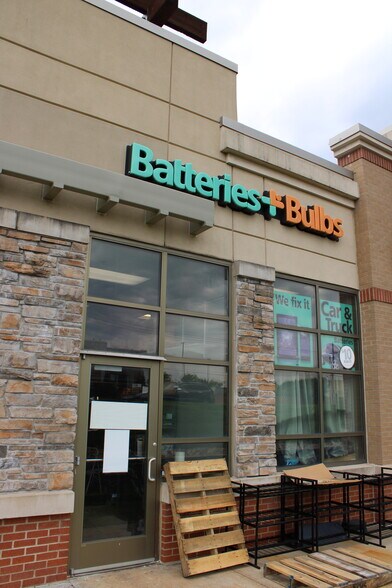 More Photos Of 13366-13386 Metcalf Ave, Overland Park General Retail For Lease