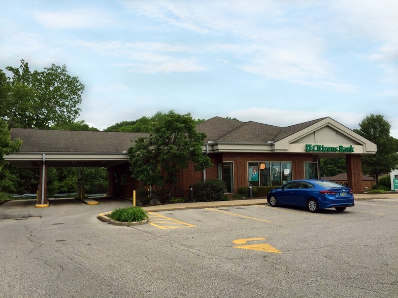More Photos Of 690 Richmond Rd, Richmond Heights Bank For Lease