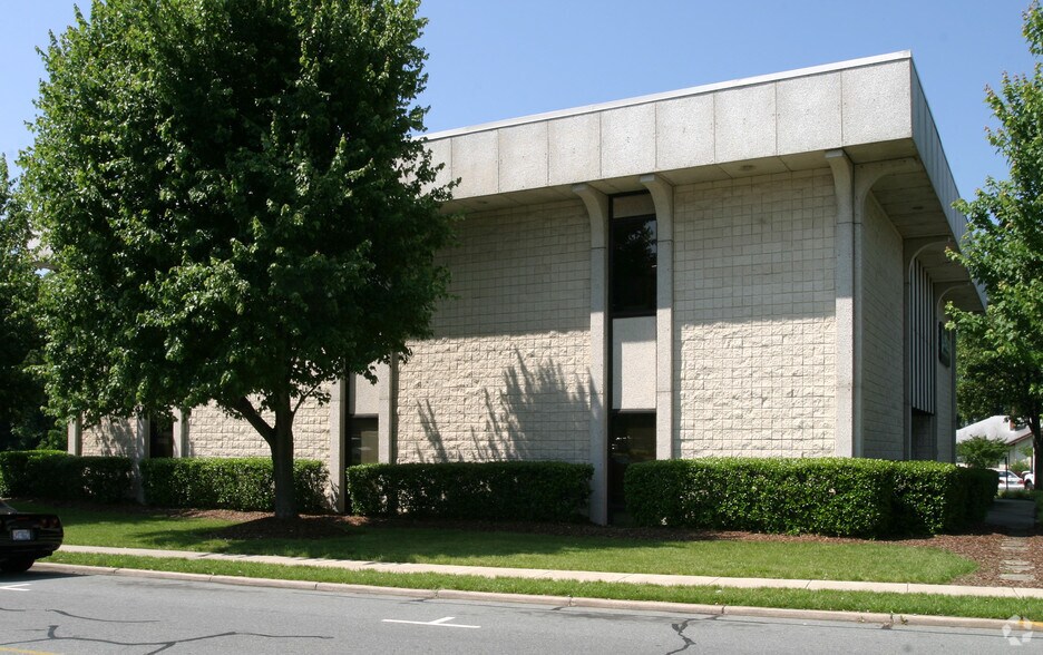 More Photos Of 508 S Lexington Ave, Burlington Office For Sale