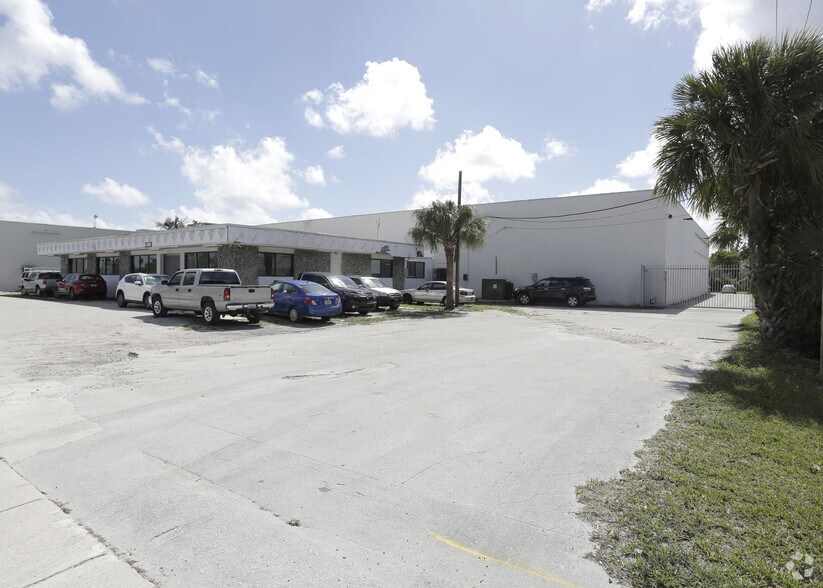 More Photos Of 4400 NW 135th St, Opa Locka Warehouse For Lease