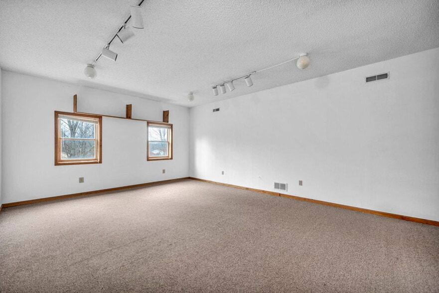 More Photos Of 4020-4028 Colorado Ave, Sheffield Storefront Retail Office For Sale