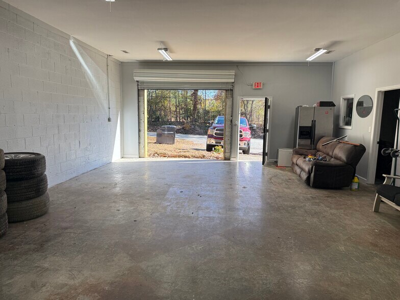 More Photos Of 317 Hodgin St, High Point Warehouse For Sale