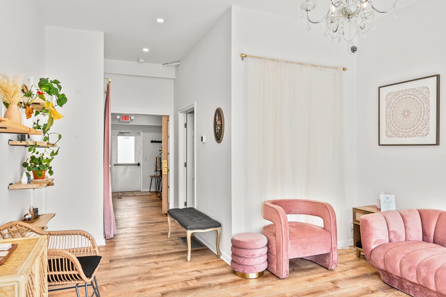 More Photos Of 694 Pont Reading Rd, Ardmore Storefront Retail Residential For Sale