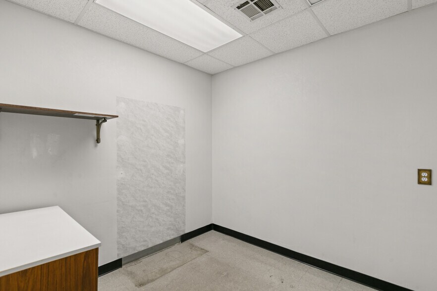 More Photos Of 872 E Sahara Ave, Las Vegas Medical For Lease
