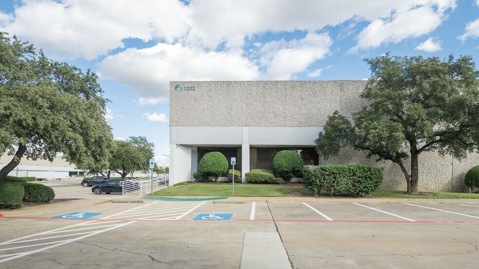 More Photos Of 1202 Avenue T, Grand Prairie Distribution For Lease