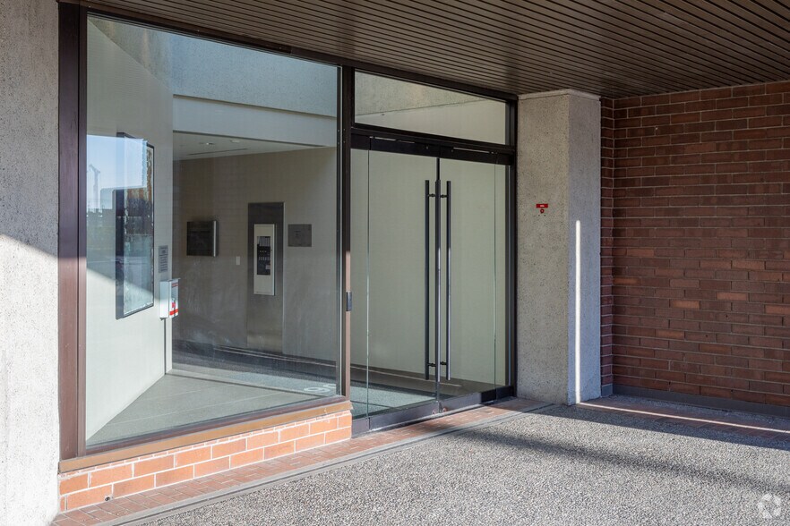 More Photos Of 4190 Lougheed Hwy, Burnaby Office For Lease