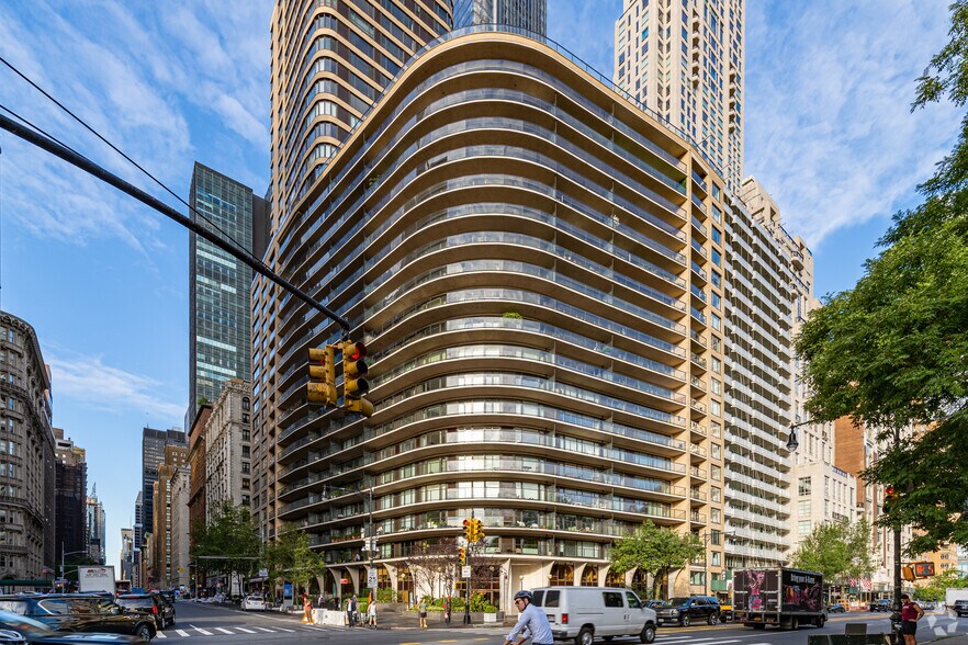More Photos Of 200 Central Park S, New York Multifamily For Sale
