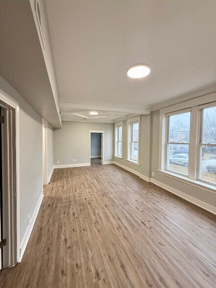 More Photos Of 201 N Laramie Ave, Chicago Apartments For Sale