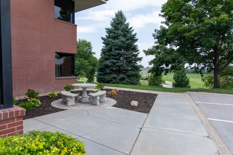 More Photos Of 11820-11830 Nicholas St, Omaha Office For Lease