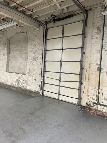 More Photos Of 463 Grand St, Paterson Warehouse For Lease