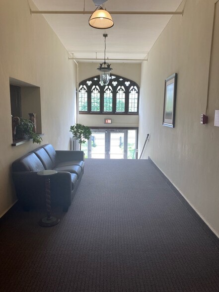 More Photos Of 1358 4th Ave, Rockford Office Residential For Sale