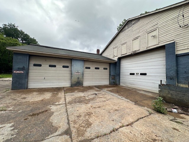 More Photos Of 912 Jernigan St, Perry Warehouse For Sale