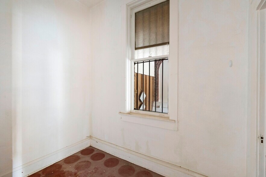 More Photos Of 204 Magnolia St, New Smyrna Beach Restaurant For Sale