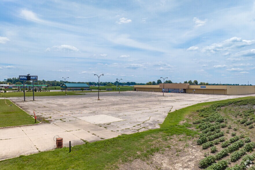 More Photos Of 1100 MO Hwy 84 W, Caruthersville Freestanding For Sale