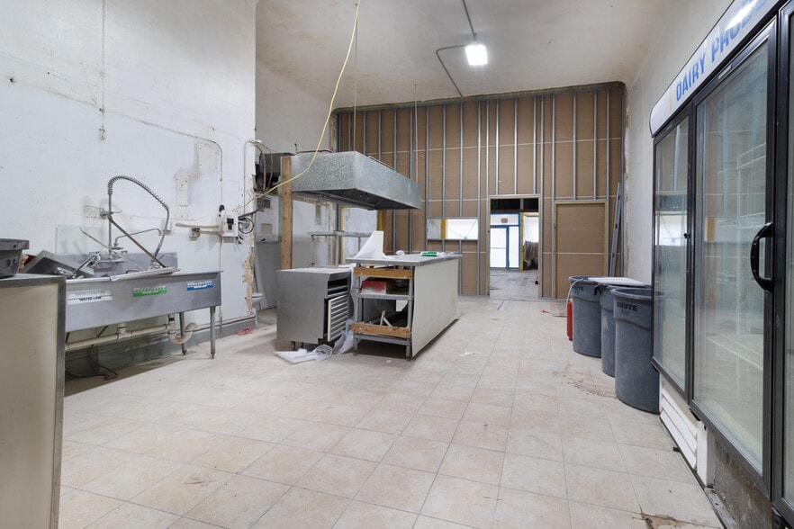 More Photos Of 111-113 N Flores St, San Antonio Storefront Retail Residential For Sale