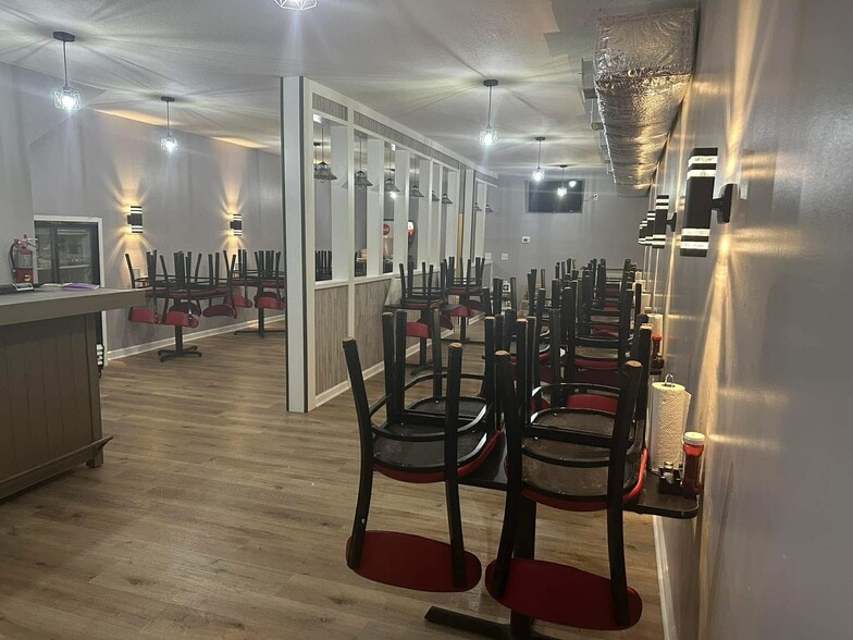 More Photos Of 239 Main St, Bluff City Restaurant For Sale