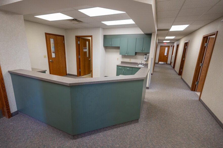 More Photos Of 1110 Oak Ridge Dr, Eau Claire Medical For Lease