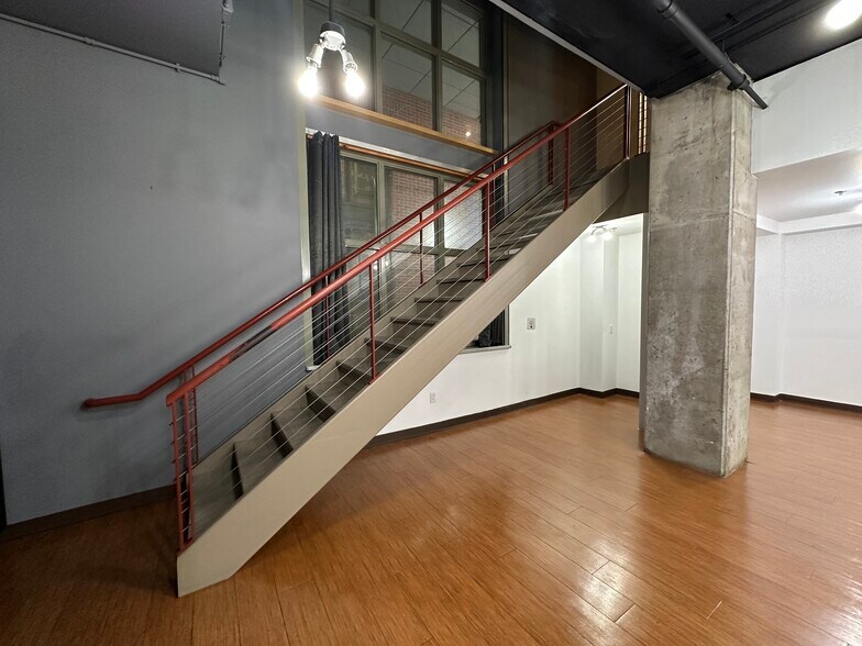 More Photos Of 4 S Linn St, Iowa City Office For Lease