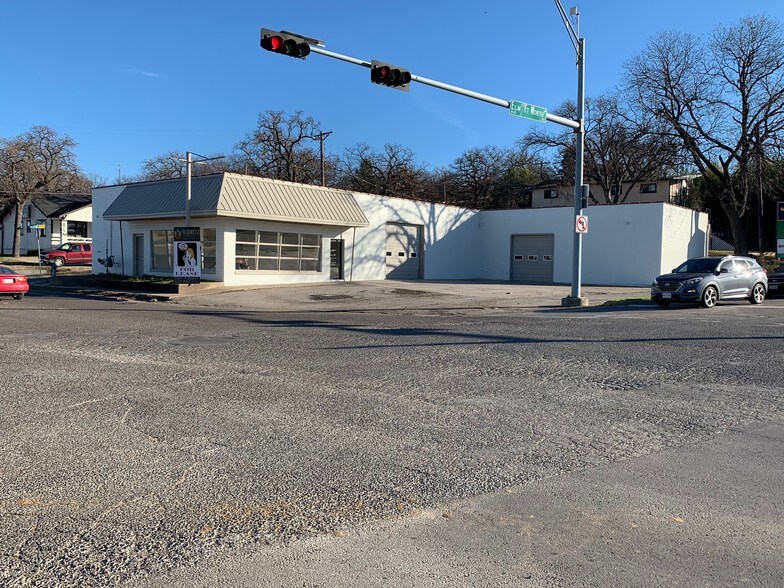 More Photos Of 201 Eagle Dr, Denton Storefront Retail Office For Sale