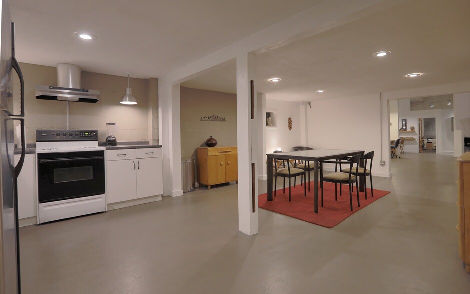 More Photos Of 1935 1st Ave S, Saint Petersburg Office For Lease