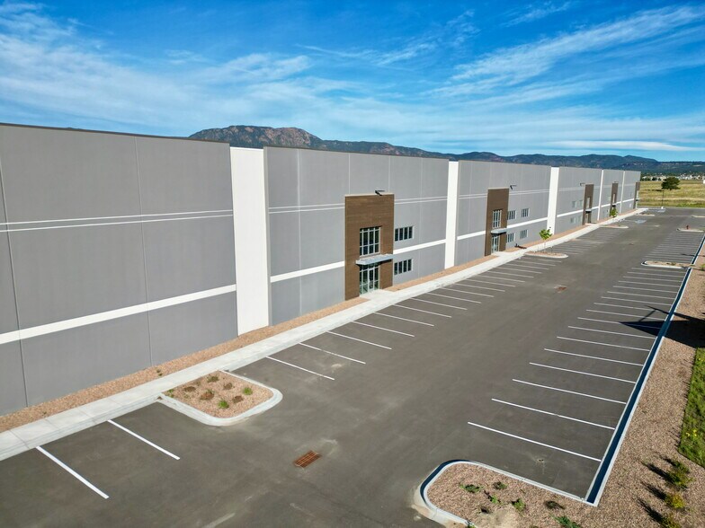 More Photos Of 15707 Terrazzo dr, Colorado Springs Showroom For Lease