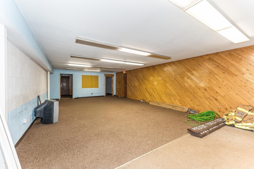 More Photos Of 614 Wild Rice Ave, Lac Du Flambeau Office For Sale