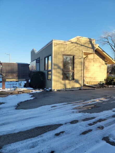 More Photos Of 1815 Dundee Rd, Northbrook Storefront Retail Office For Sale