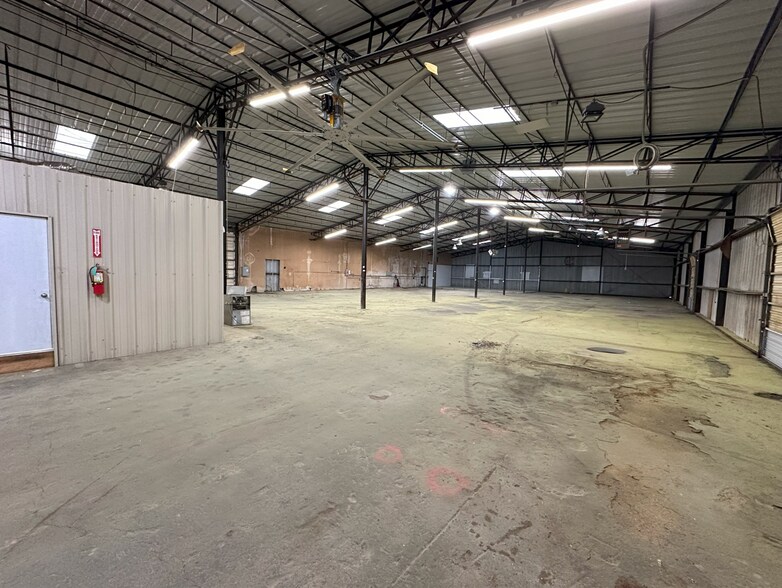 More Photos Of 5909 Eden Dr, Haltom City Warehouse For Sale