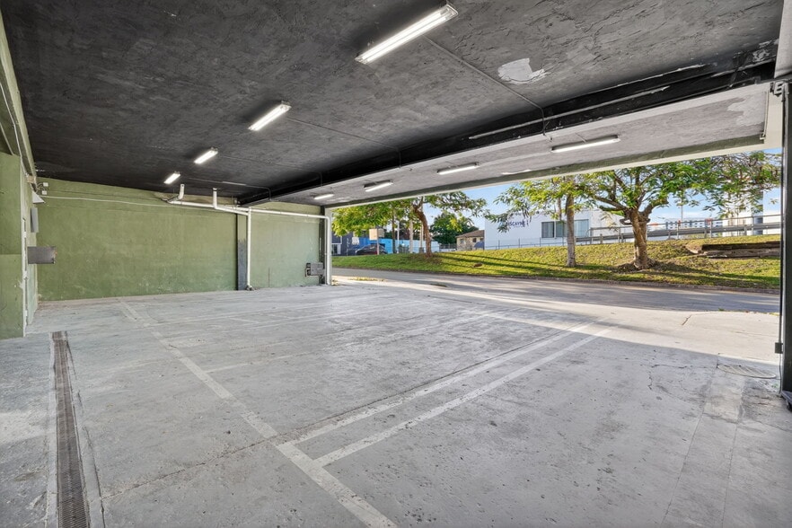 More Photos Of 500 W Flagler St, Miami Manufacturing For Lease