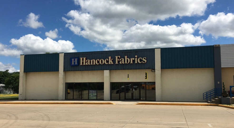 More Photos Of 4700 Tama St SE, Cedar Rapids Freestanding For Lease