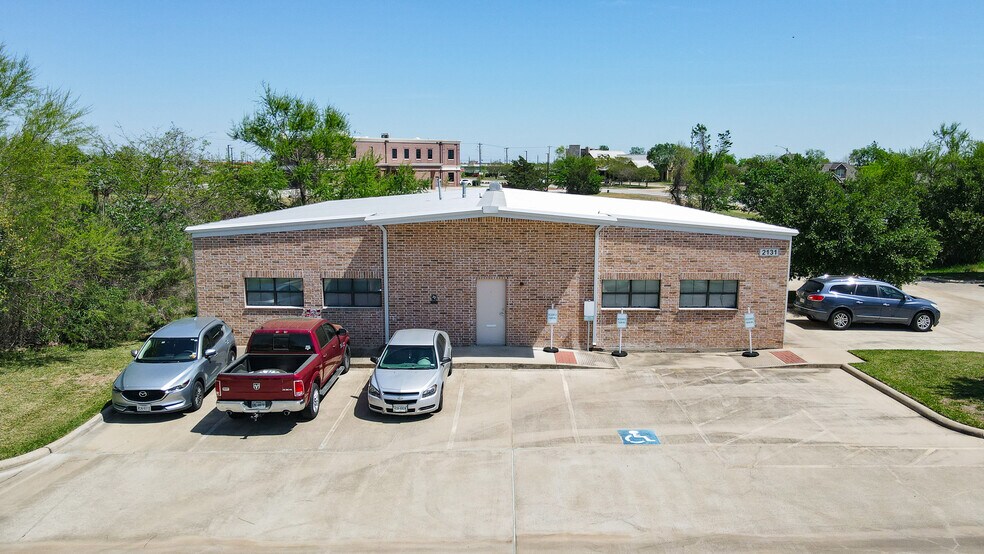 More Photos Of 2131 W Briargate Dr, Bryan Office For Sale