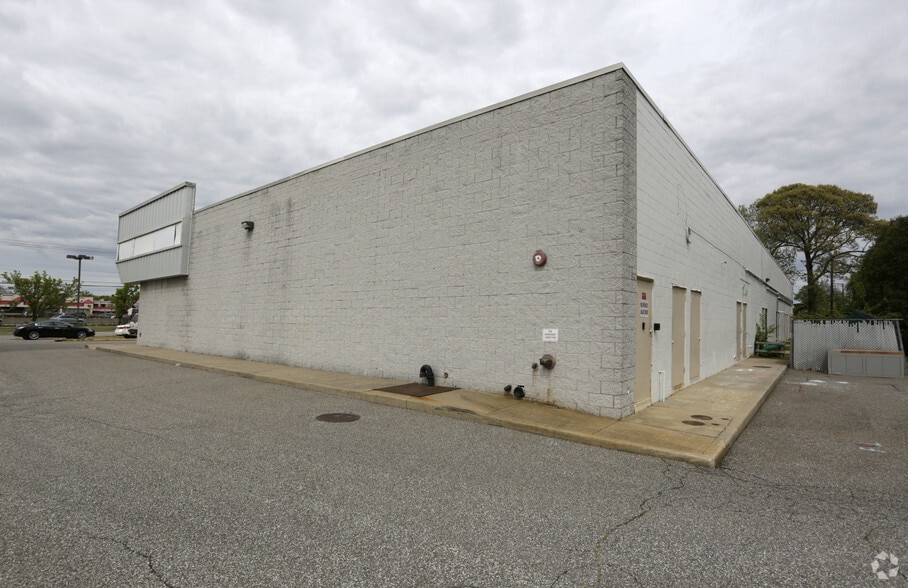 More Photos Of 152-188 Sunrise Hwy, West Islip General Retail For Sale